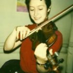 andi leahy american irish black haired woman playing fiddle violin 1