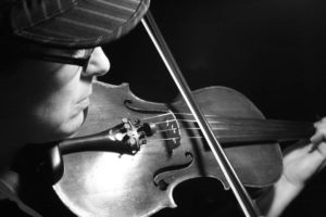 andi leahy black and white black woman playing fiddle violin 1