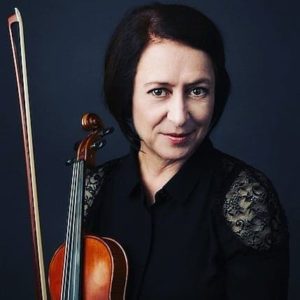 andi leahy american irish black haired woman with fiddle violin 1